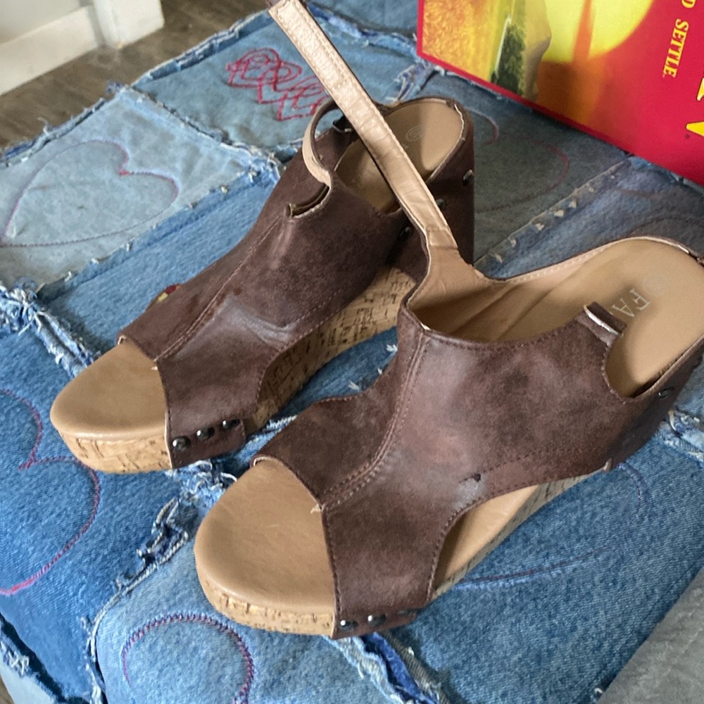 Super cute platform sandal 👡